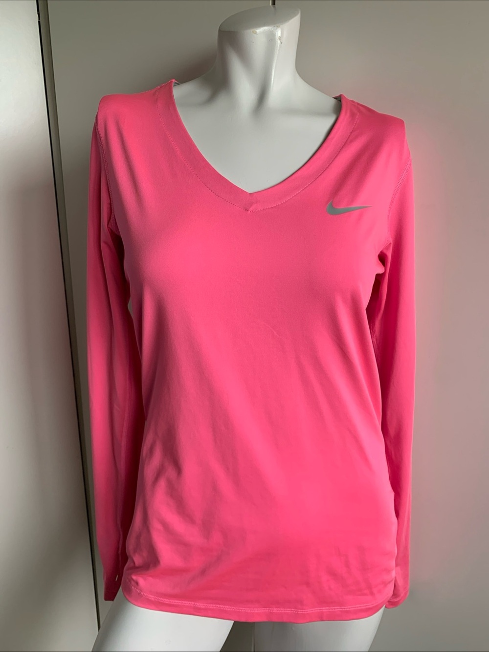 Nike Pro women’s Large pink V-neck long sleeve shirt